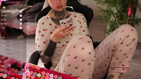 Snapshot of _viv1an_ chatting on 6, 5, 2026 Alis online show from 6, 5, 2026