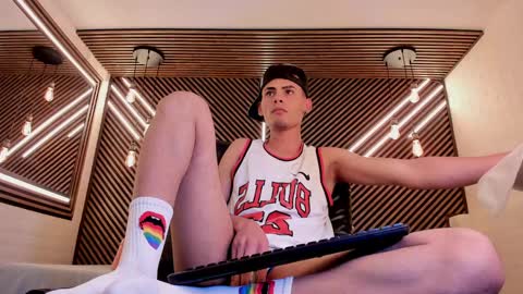  white fox  online show from 21, 2, 2025