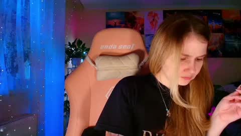 Snapshot of _witch__ chatting on 16, 12, 2025 Enni online show from 16, 12, 2025