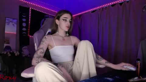 Snapshot of _yourwetdreams_ chatting on 19, 4, 2026 Roxy online show from 19, 4, 2026