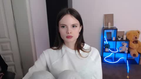 a_ariella_ online show from 12, 11, 2025