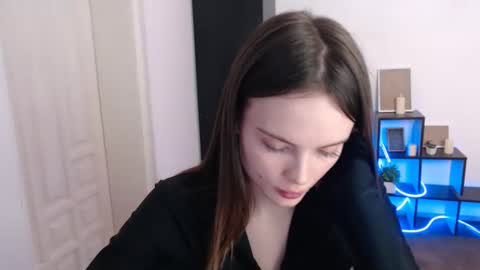 a_ariella_ online show from 3, 12, 2025