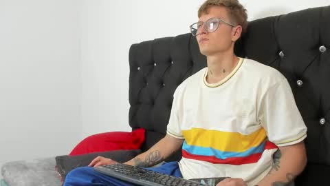 Snapshot of a_sexy_couple__ chatting on 5, 10, 2025 A Sexy Couple online show from 5, 10, 2025