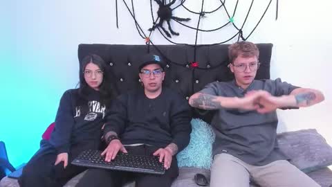 Snapshot of a_sexy_couple__ chatting on 17, 10, 2025 A Sexy Couple online show from 17, 10, 2025