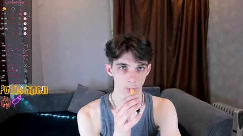 Snapshot of aaron_bang chatting on 19, 4, 2026 Aaron Bang online show from 19, 4, 2026