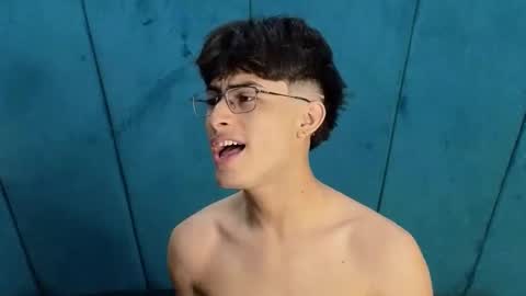 Aaron Ezequiel online show from 6, 11, 2025