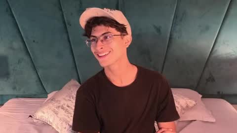 Aaron Ezequiel online show from 21, 4, 2026