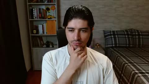 Snapshot of aaron_paul_ chatting on 16, 4, 2026 Aaron online show from 16, 4, 2026