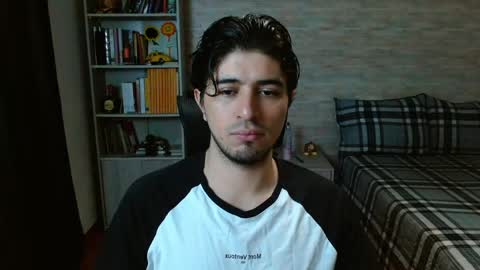 Snapshot of aaron_paul_ chatting on 19, 4, 2026 Aaron online show from 19, 4, 2026