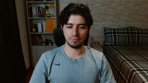 Snapshot of aaron_paul_ chatting on 21, 4, 2026 Aaron online show from 21, 4, 2026