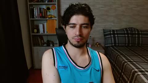 Snapshot of aaron_paul_ chatting on 24, 4, 2026 Aaron online show from 24, 4, 2026