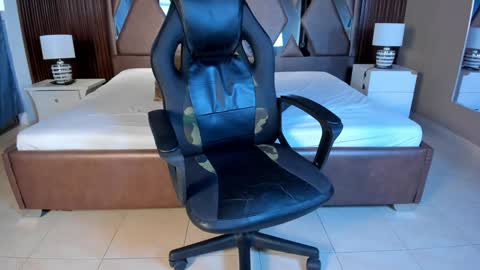 Snapshot of aaron_whitee chatting on 5, 12, 2024 Aaron online show from 5, 12, 2024