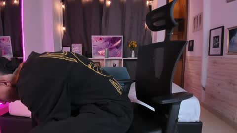 Snapshot of aaron_whitee chatting on 14, 12, 2024 Aaron online show from 14, 12, 2024