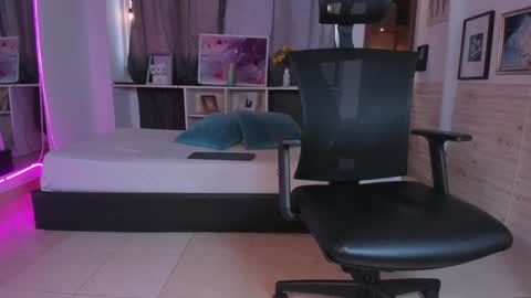 Snapshot of aaron_whitee chatting on 23, 12, 2024 Aaron online show from 23, 12, 2024