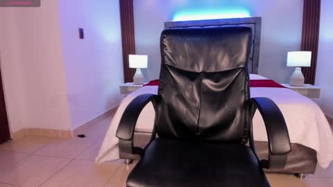 Snapshot of aaron_whitee chatting on 14, 1, 2025 Aaron online show from 14, 1, 2025