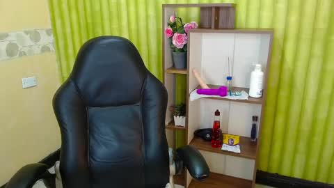 Snapshot of aaronbakers chatting on 12, 1, 2025 im NiallDun online show from 12, 1, 2025