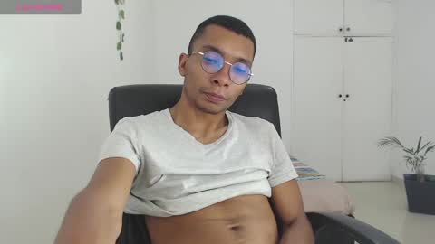 Snapshot of aaronblack1_ chatting on 22, 1, 2025 Heyy my name is Aaron online show from 22, 1, 2025