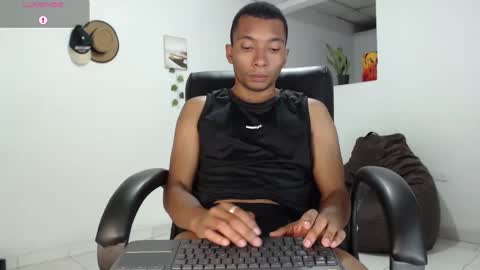 Snapshot of aaronblack1_ chatting on 18, 9, 2025 Heyy my name is Aaron online show from 18, 9, 2025