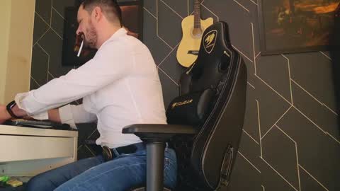 Snapshot of aaronbomer chatting on 2, 2, 2025 Aaron online show from 2, 2, 2025