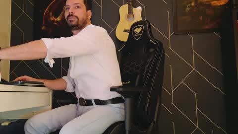 Snapshot of aaronbomer chatting on 10, 2, 2025 Aaron online show from 10, 2, 2025