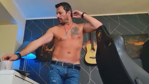 Snapshot of aaronbomer chatting on 7, 10, 2025 Aaron online show from 7, 10, 2025