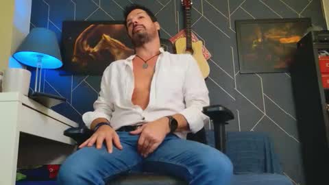 Snapshot of aaronbomer chatting on 9, 10, 2025 Aaron online show from 9, 10, 2025