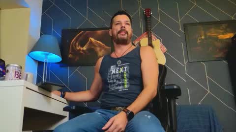 Snapshot of aaronbomer chatting on 12, 10, 2025 Aaron online show from 12, 10, 2025