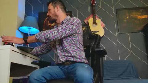 Snapshot of aaronbomer chatting on 20, 10, 2025 Aaron online show from 20, 10, 2025