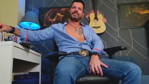 Snapshot of aaronbomer chatting on 21, 10, 2025 Aaron online show from 21, 10, 2025