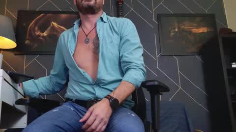 Snapshot of aaronbomer chatting on 5, 11, 2025 Aaron online show from 5, 11, 2025