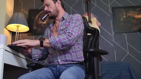 Snapshot of aaronbomer chatting on 14, 11, 2025 Aaron online show from 14, 11, 2025