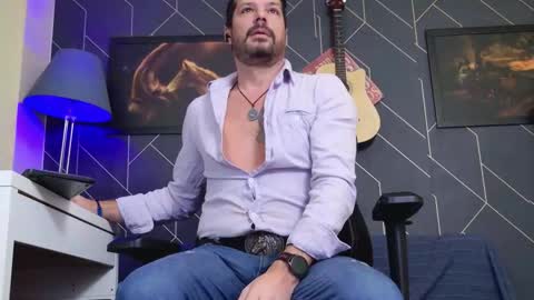 Snapshot of aaronbomer chatting on 17, 11, 2025 Aaron online show from 17, 11, 2025