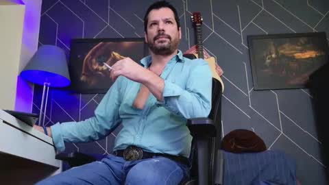 Snapshot of aaronbomer chatting on 1, 12, 2025 Aaron online show from 1, 12, 2025