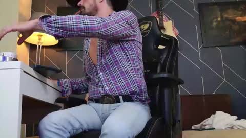 Snapshot of aaronbomer chatting on 13, 12, 2025 Aaron online show from 13, 12, 2025