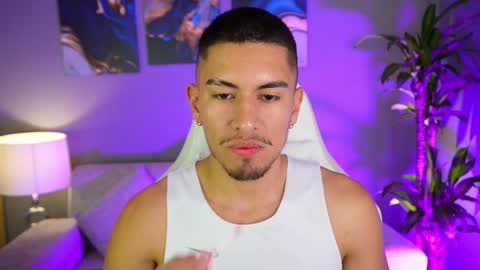 Snapshot of aaronfox_ chatting on 8, 1, 2025 AARON online show from 8, 1, 2025