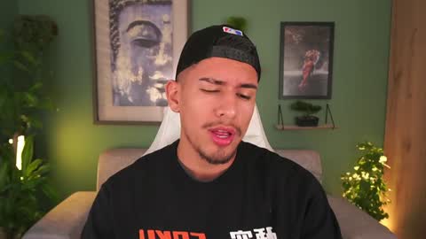 Snapshot of aaronfox_ chatting on 4, 2, 2025 AARON online show from 4, 2, 2025