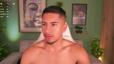 Snapshot of aaronfox_ chatting on 8, 2, 2025 AARON online show from 8, 2, 2025