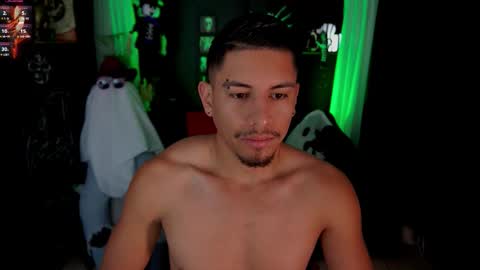 Snapshot of aaronfox_ chatting on 25, 10, 2025 AARON online show from 25, 10, 2025