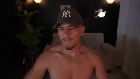 Snapshot of aaronfox_ chatting on 4, 11, 2025 AARON online show from 4, 11, 2025