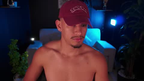 Snapshot of aaronfox_ chatting on 15, 11, 2025 AARON online show from 15, 11, 2025