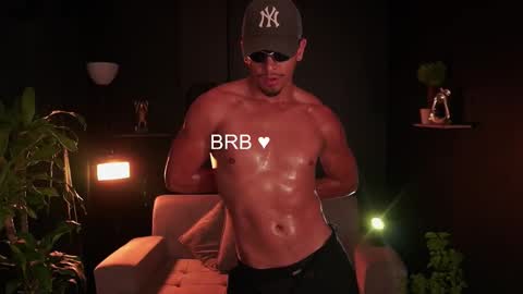 Snapshot of aaronfox_ chatting on 18, 11, 2025 AARON online show from 18, 11, 2025