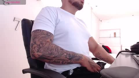 Snapshot of aaronhunter__ chatting on 24, 2, 2025 ig aaron hunter123 online show from 24, 2, 2025