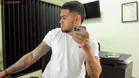 Snapshot of aaronhunter__ chatting on 3, 3, 2026 ig aaron hunter123 online show from 3, 3, 2026