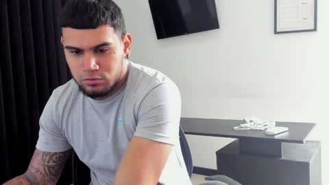 Snapshot of aaronhunter__ chatting on 30, 3, 2026 ig aaron hunter123 online show from 30, 3, 2026