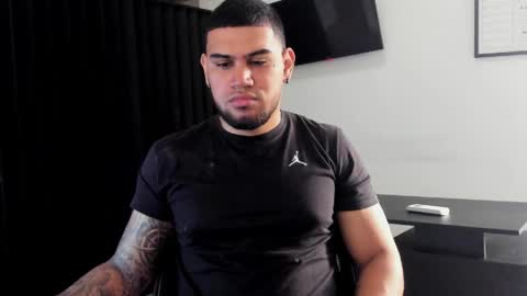 Snapshot of aaronhunter__ chatting on 1, 4, 2026 ig aaron hunter123 online show from 1, 4, 2026