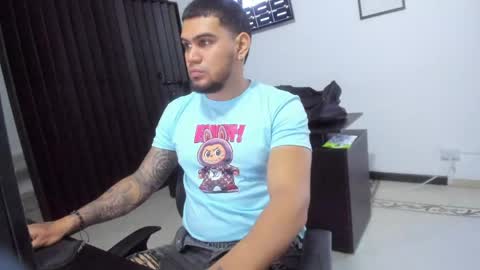 Snapshot of aaronhunter__ chatting on 27, 4, 2026 ig aaron hunter123 online show from 27, 4, 2026