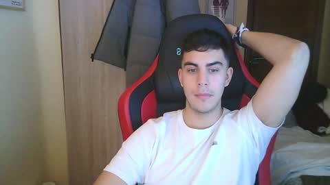 Snapshot of aaronlavine chatting on 23, 12, 2024 aaronlavine online show from 23, 12, 2024