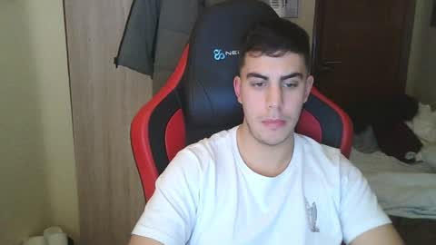 Snapshot of aaronlavine chatting on 23, 12, 2024 aaronlavine online show from 23, 12, 2024