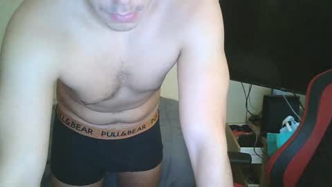 Snapshot of aaronlavine chatting on 19, 11, 2025 aaronlavine online show from 19, 11, 2025