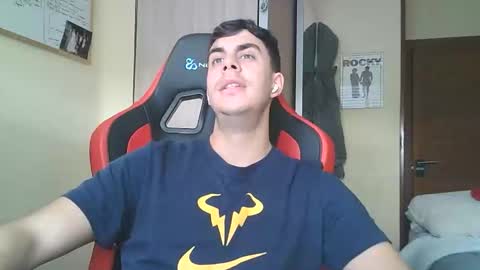 Snapshot of aaronlavine chatting on 20, 4, 2026 aaronlavine online show from 20, 4, 2026